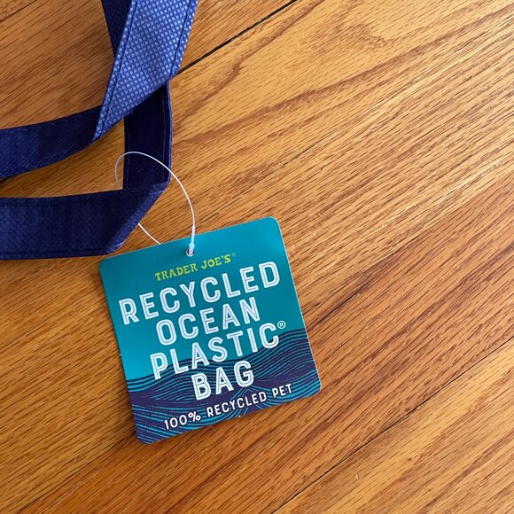 Trader Joe's LIMITED Set: XL PEACH Edition Tote, Shedd Ocean Bag, & TJs Canvas - Picture 4 of 11